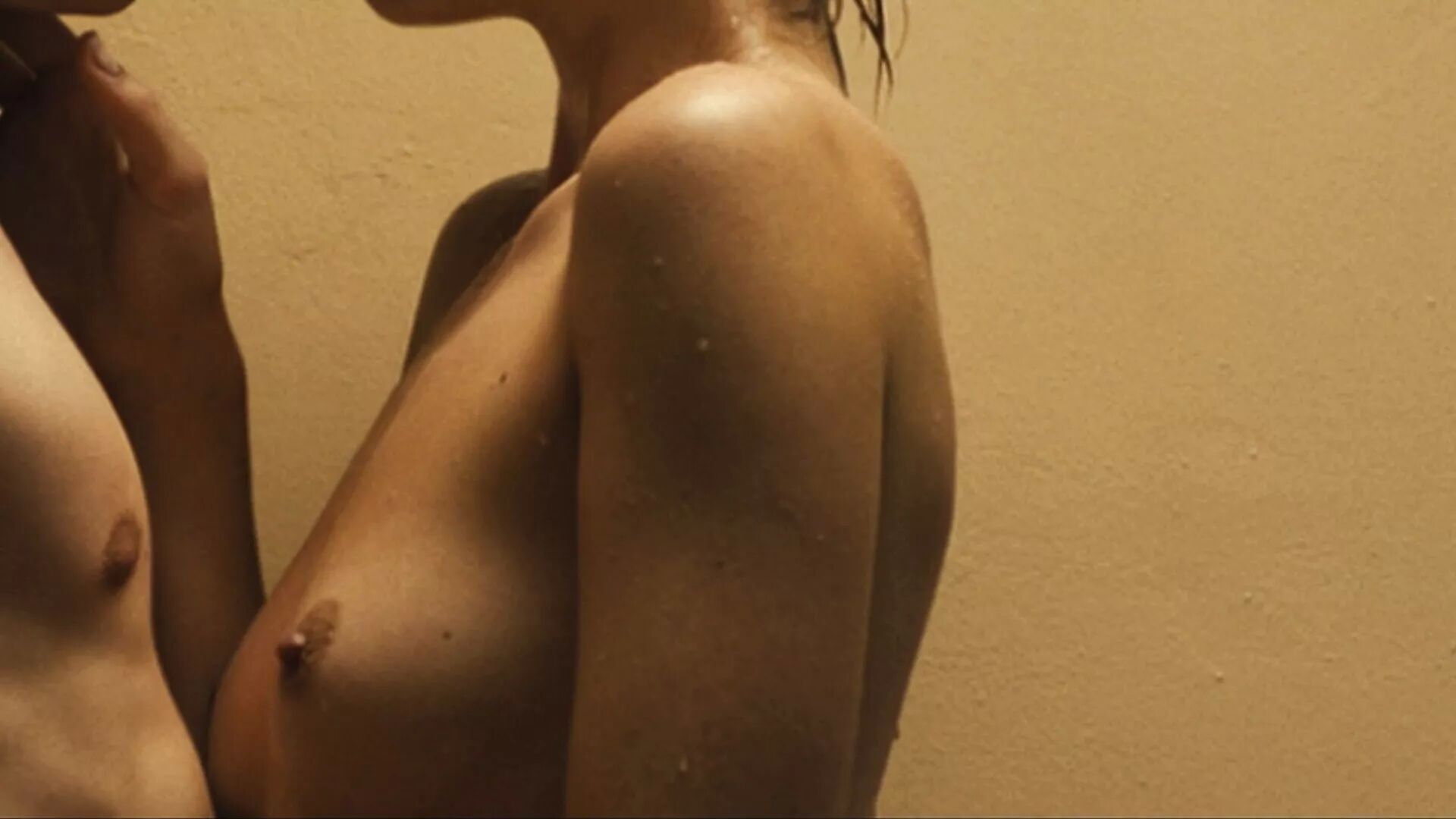 Margot Robbie In Dreamland Topless Tits Nipples Nude Boobs Watch